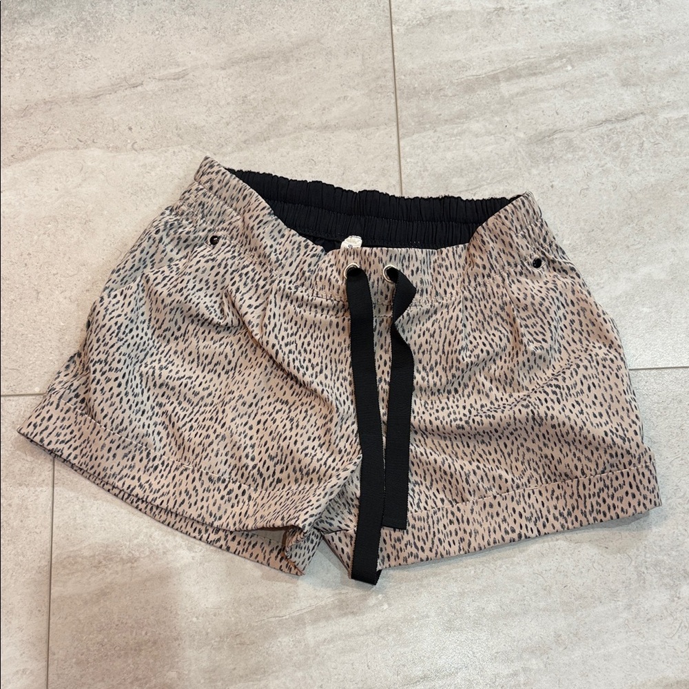 lululemon athletica Black and Tan Athletic Shorts